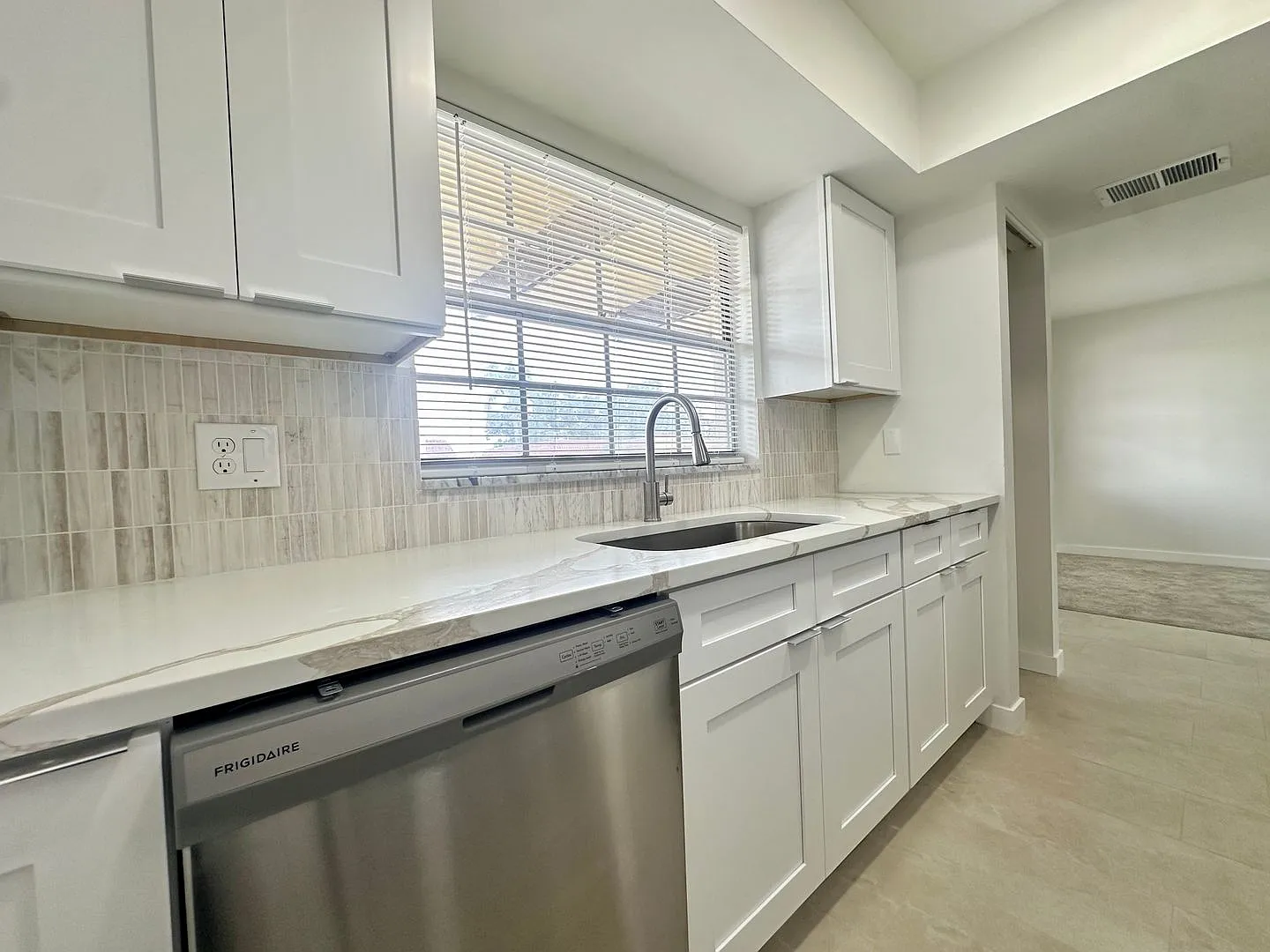 Gorgeous remodeled condo in Pennwood, off Bellaire Road 1br/1ba 55+ Community in Pennwood Manor! — Photo 4