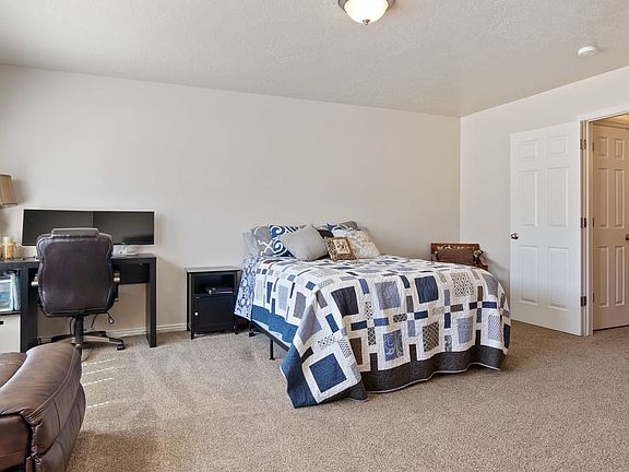 4th image of 1262 N Firefly Dr
