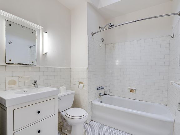 2nd image of 544 S Melville St #2
