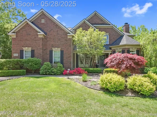 49285 Albatross Dr, Novi, MI 48374