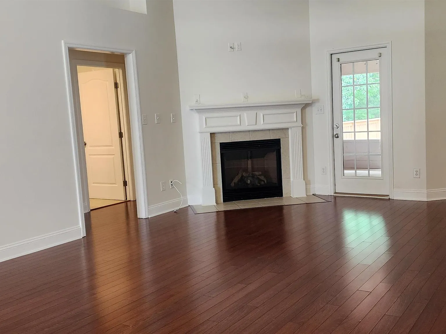 3 bed, 2.0 bath, 2270 sqft, $1,900 — Photo 4
