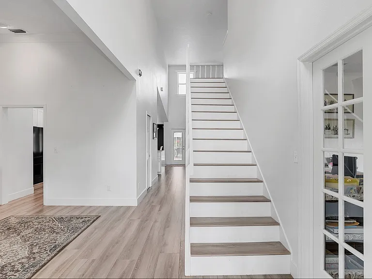 5200 Moore St — Photo 4