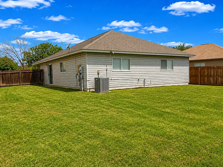 8206 Longhorn Ridge Dr — Photo 15