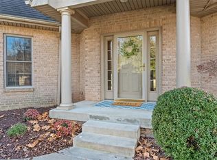 319 Village Green Dr, Mcmurray, PA 15317