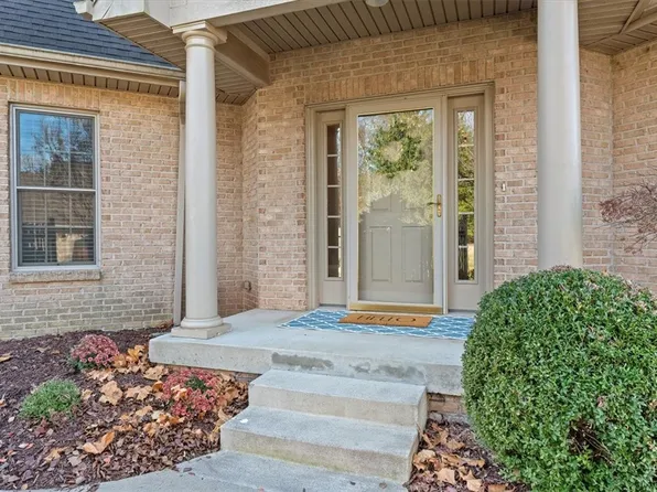 319 Village Green Dr, McMurray, PA 15317