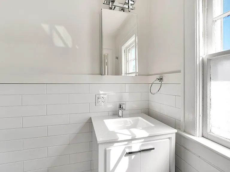 141 Howard St #5 — Photo 9