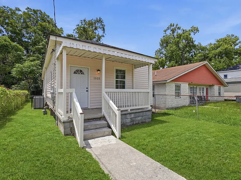 1025 Elliott Ave — Photo 3