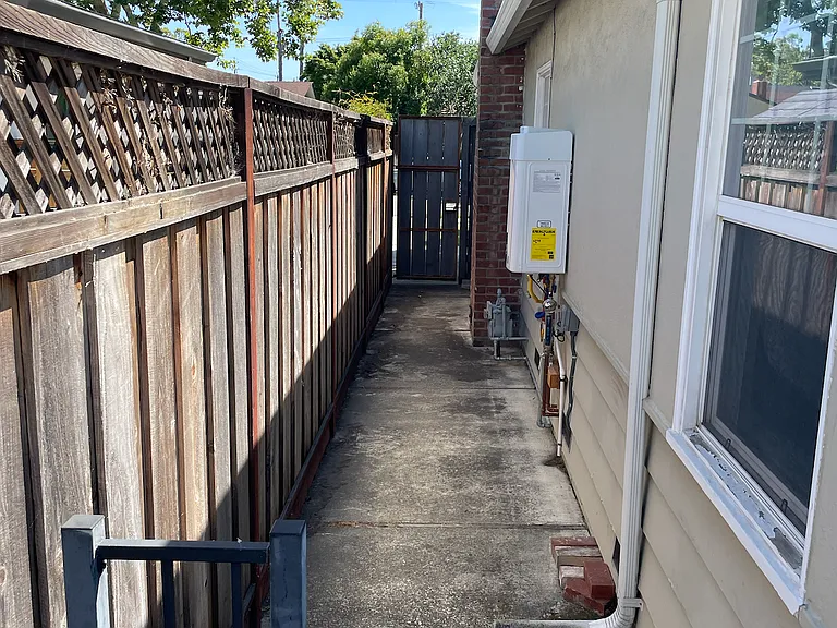 2067 Jonathan Ave — Photo 40