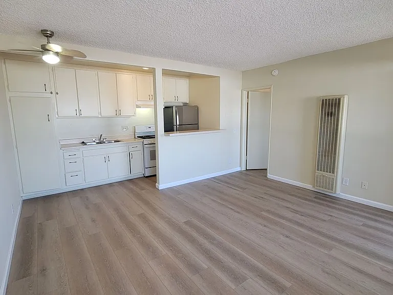 37 unit building close to CSUN! — Photo 6