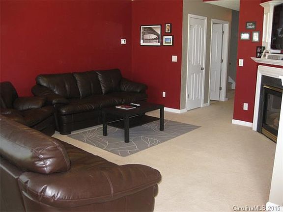 4th image of 15219 Pangborn Pl