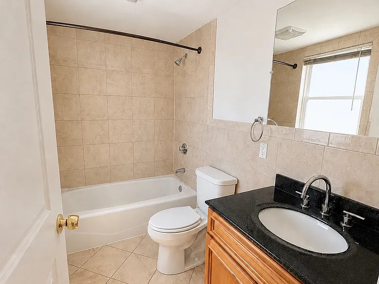 1173 Sea St #1 — Photo 6