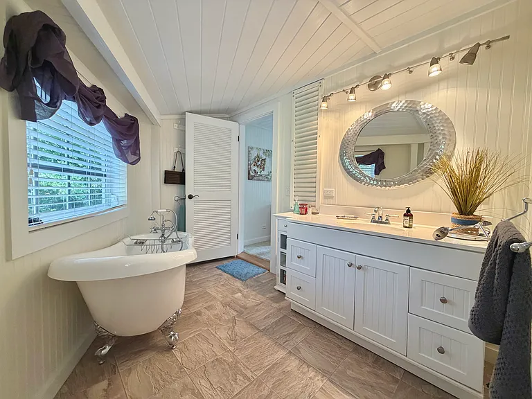 111 N Bay Harbor Dr — Photo 48