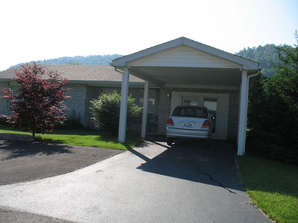 Low maintenace , brick ranch..