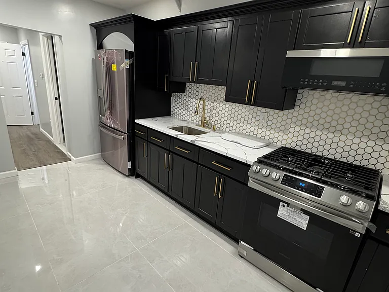 300 E Price St #2 — Photo 11