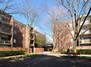 2200 Bouterse St APT 105C, Park Ridge, IL 60068