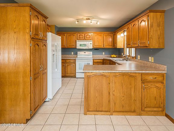 5th image of 917 Amethyst Ln