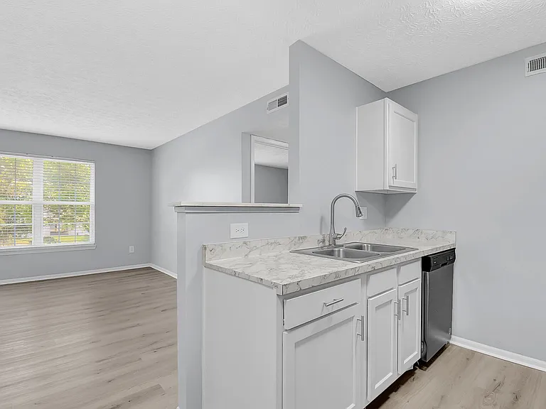 Fountain Place Apartments — Photo 3