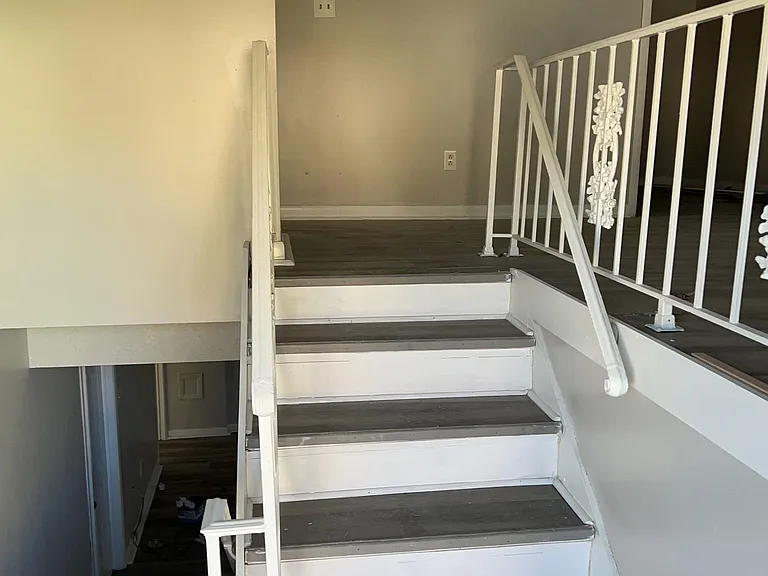 927 Chinchona Dr — Photo 12