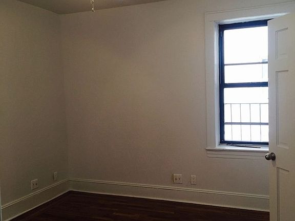 4th image of 4507 43rd Ave APT 1B