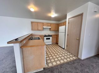 8414 NE Knott St UNIT D, Portland, OR 97220