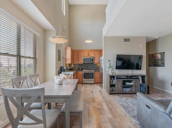 143 W Colorado Blvd, Monrovia, CA 91016