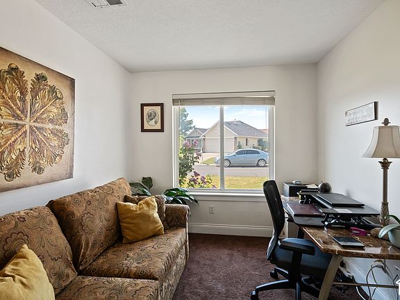 3rd image of 1614 Seneca Dr