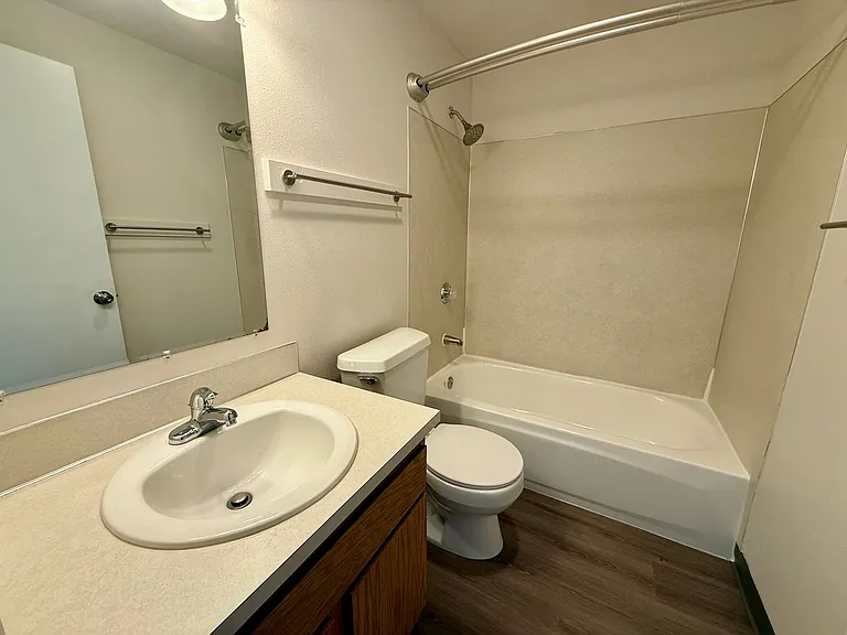 Westwood Park Apartments — Photo 10