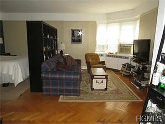 Sold by YCL Real Estate Consulting Group LLC | media 4