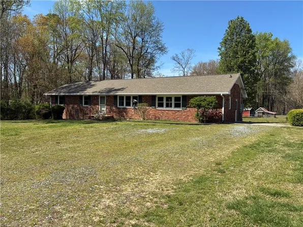 911 Cocoa Dr, Greensboro, NC 27406