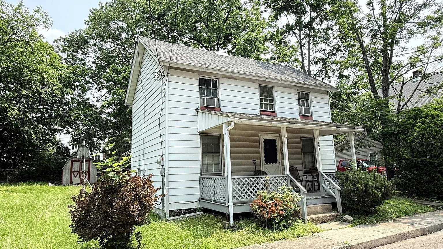 198 Meyers St photo 1