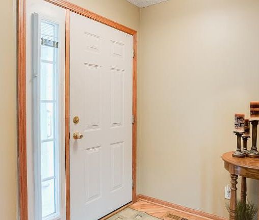 3rd image of 933 Winsome Way NW