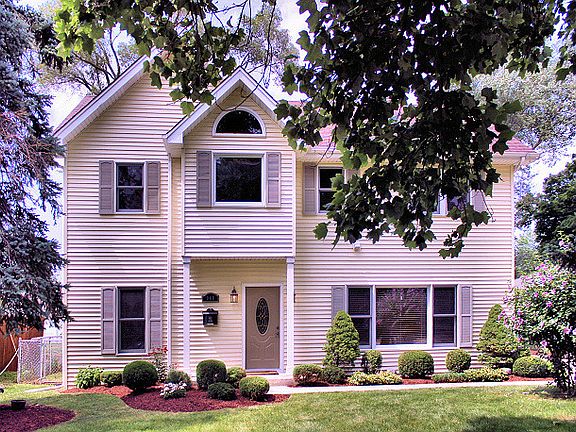 3rd image of 940 S Fairfield Ave