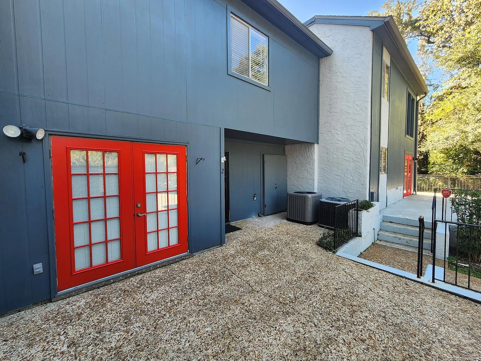 3 bed, 2.5 bath, 1660 sqft, $2,150 — Photo 2