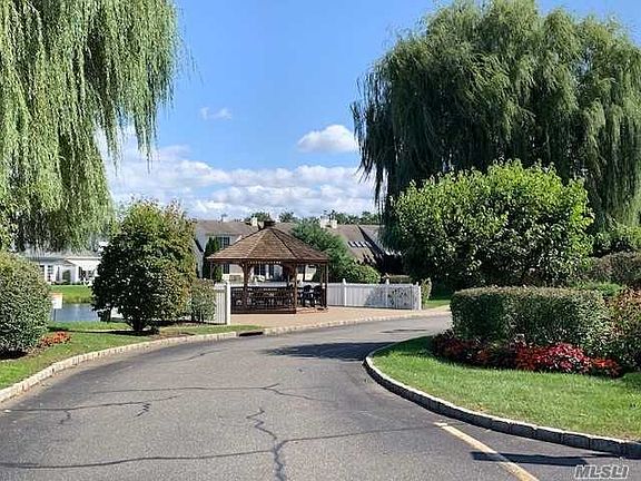 3rd image of 139 Pond View Dr