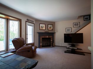 180 Country Ct, Delafield, WI 53018