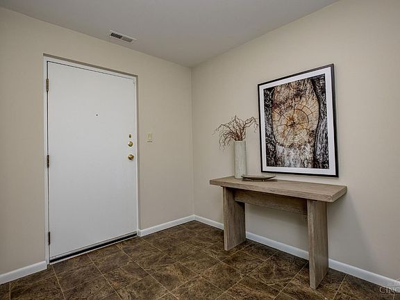 5th image of 3563 Amberacres Dr APT 2