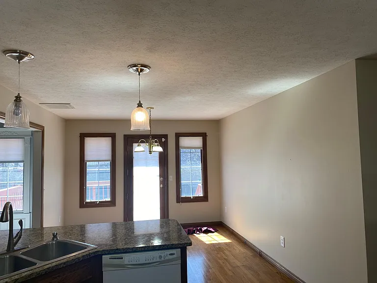 1164 W Rockhill Ave — Photo 30