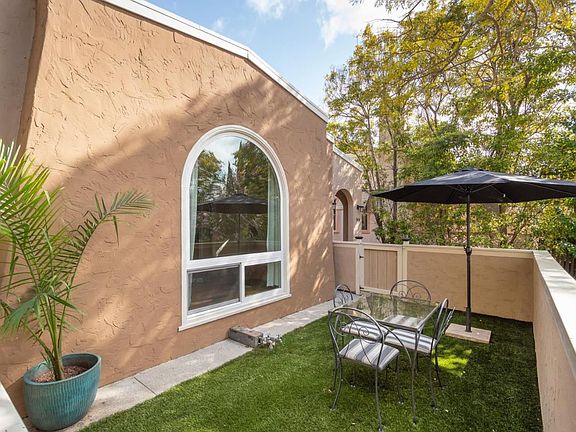3rd image of 904 Paloma Ave