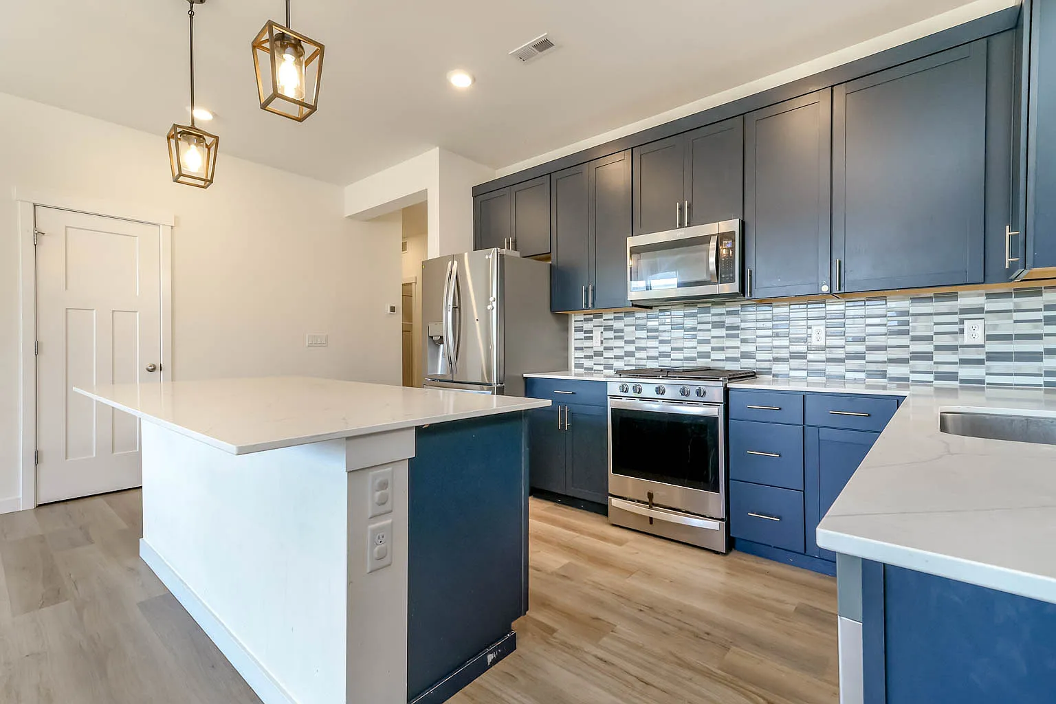 3 bed, 1862 sqft, $3,100 — Photo 4