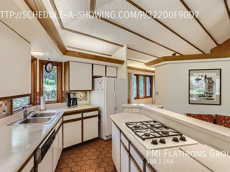 2440 Kohler Dr — Photo 9