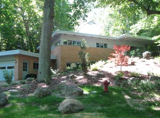 4050 Woodland Dr, Ann Arbor, MI 48103