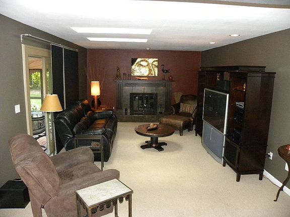 4th image of 21923 Rossdale Ct