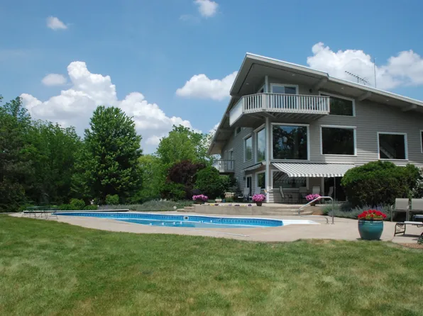 W3995 Kenyon Dr, Lake Geneva, WI 53147