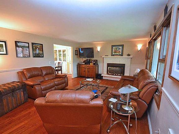 4th image of 1614 E 58th Ave