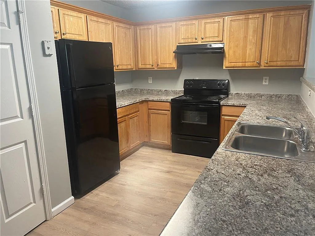 4 bed, 3.0 bath, 1836 sqft, $2,300 — Photo 3