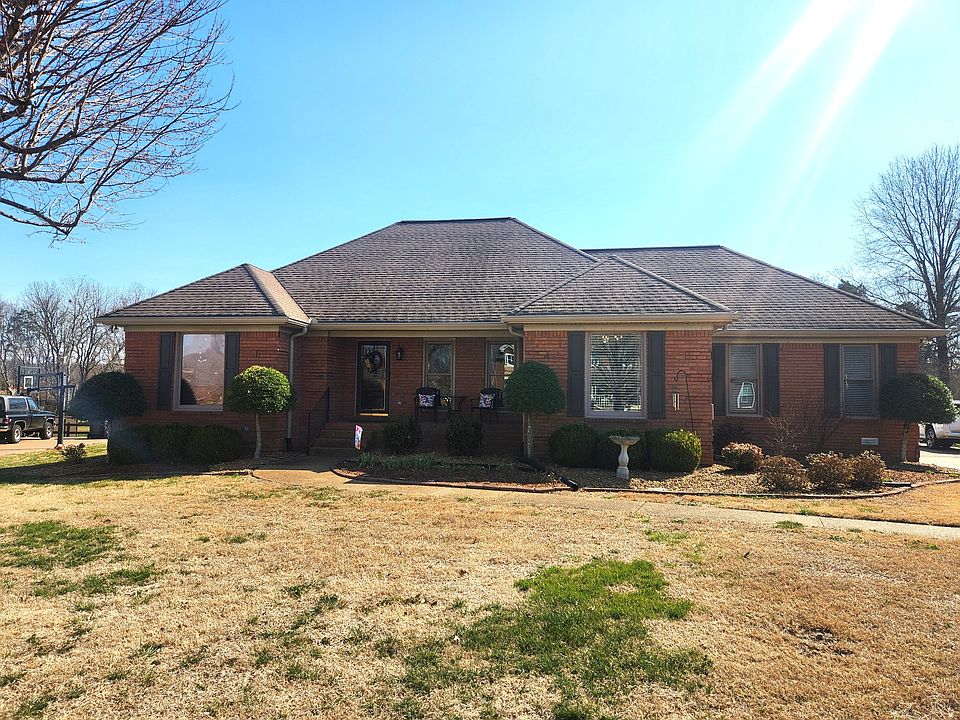 2nd image of 1808 Lawnview Point