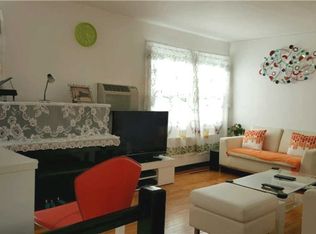 251-43 71 Ave, bellerose, NY 11426