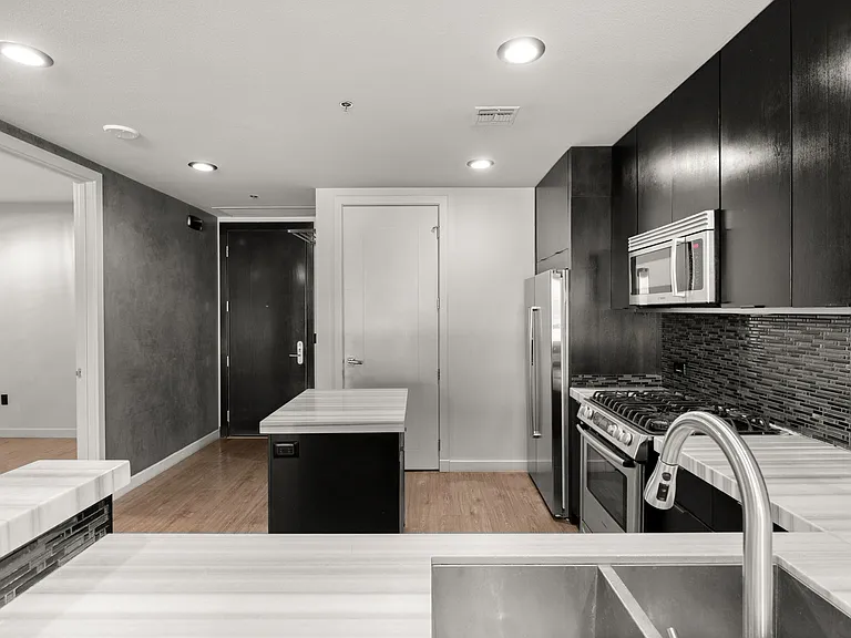 4525 Dean Martin Dr #511 — Photo 2
