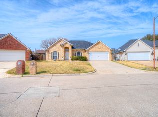 1107 Deer Valley Ln, Arlington, TX 76001