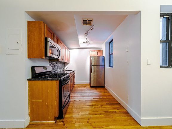2nd image of 1208 Pacific St APT 1H